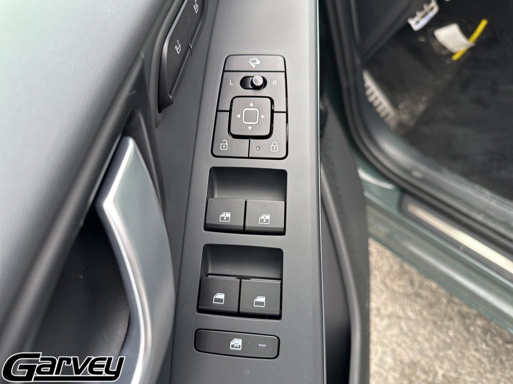 2025 Kia Niro SX Touring - Photo 13