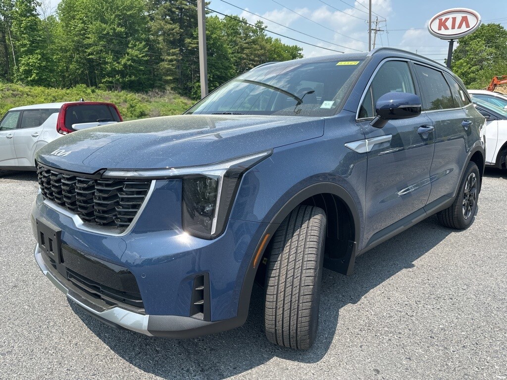 2025 Kia Sorento S photo 3