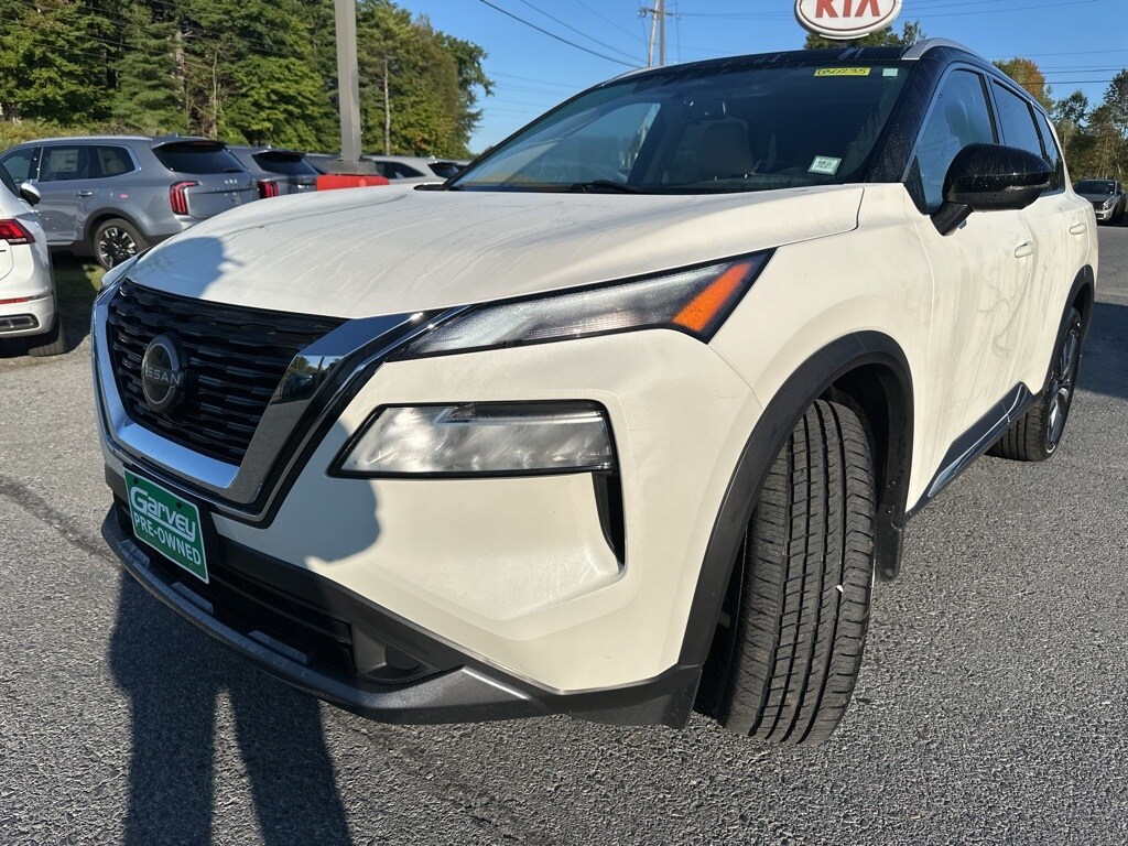 2023 Nissan Rogue SL photo 3