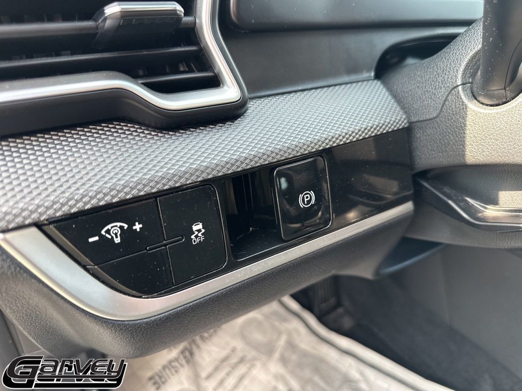2023 Kia Sportage LX - Photo 14