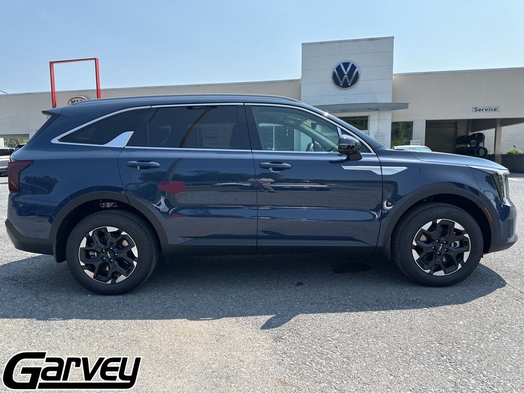 2025 Kia Sorento S - Photo 8