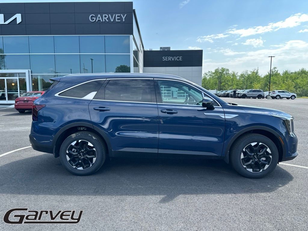 2025 Kia Sorento S - Photo 8
