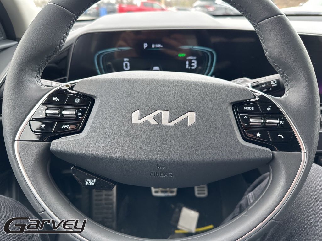 2025 Kia Niro SX Touring - Photo 15