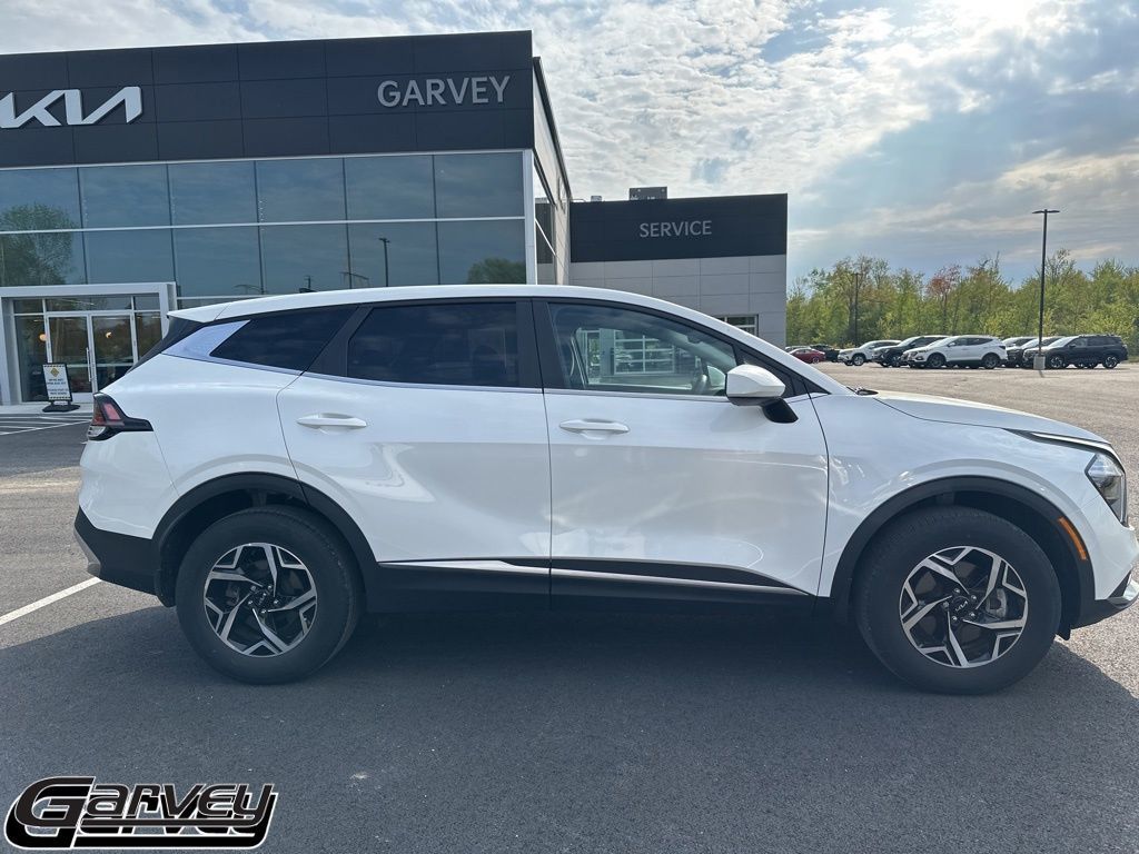 2023 Kia Sportage LX - Photo 8