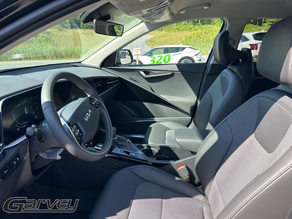 2025 Kia Niro EX - Photo 12