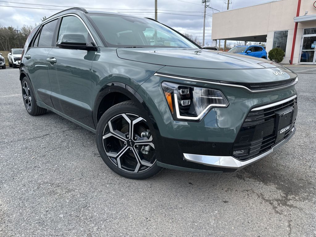 2025 Kia Niro SX Touring HEV's photo
