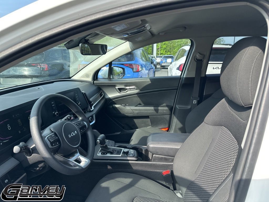 2023 Kia Sportage LX - Photo 12
