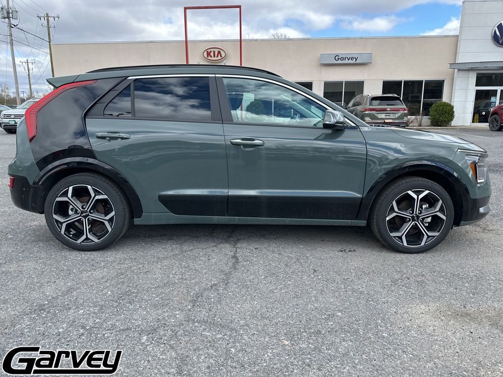 2025 Kia Niro SX Touring - Photo 8