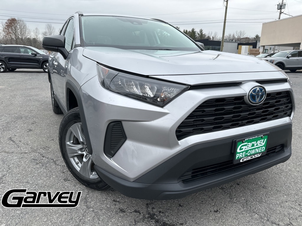 2022 Toyota RAV4 LE's photo