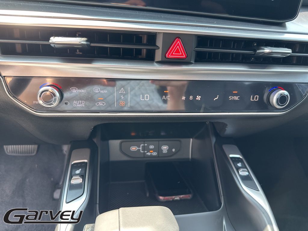 2025 Kia Sorento S - Photo 13