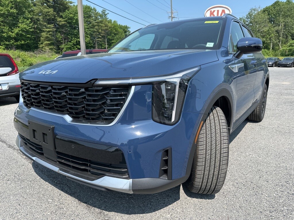 2025 Kia Sorento S photo 2