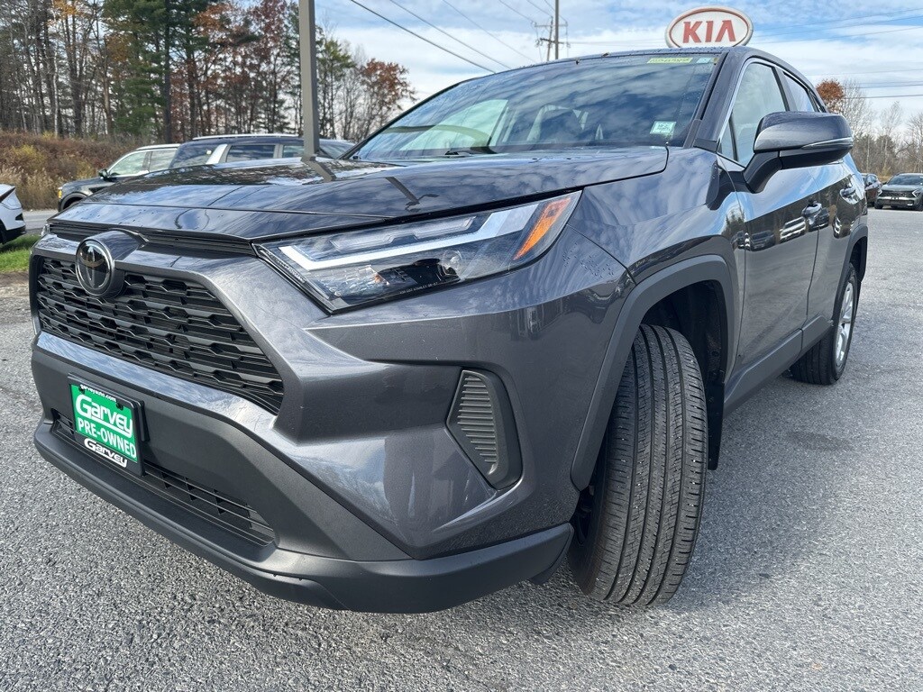 2023 Toyota RAV4 LE photo 3
