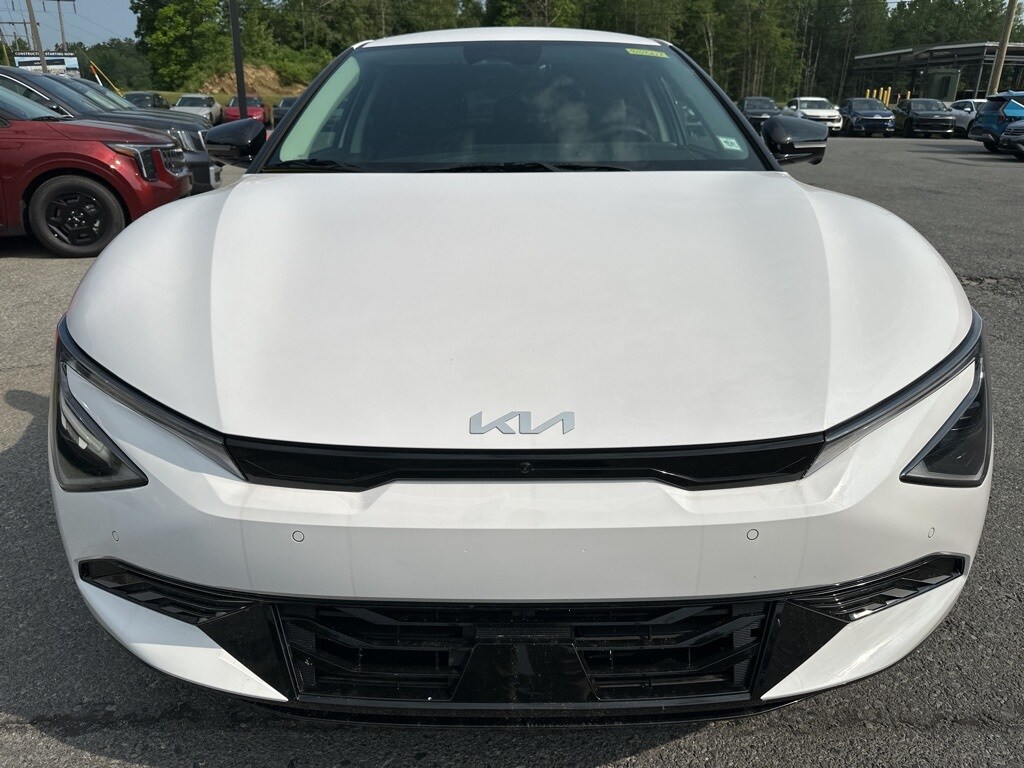 2025 Kia EV6 Wind photo 2