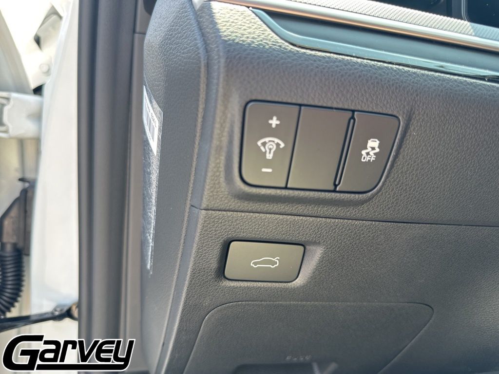 2025 Kia K5 LXS - Photo 14