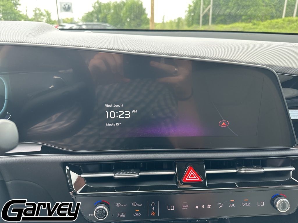 2025 Kia Niro EX - Photo 12