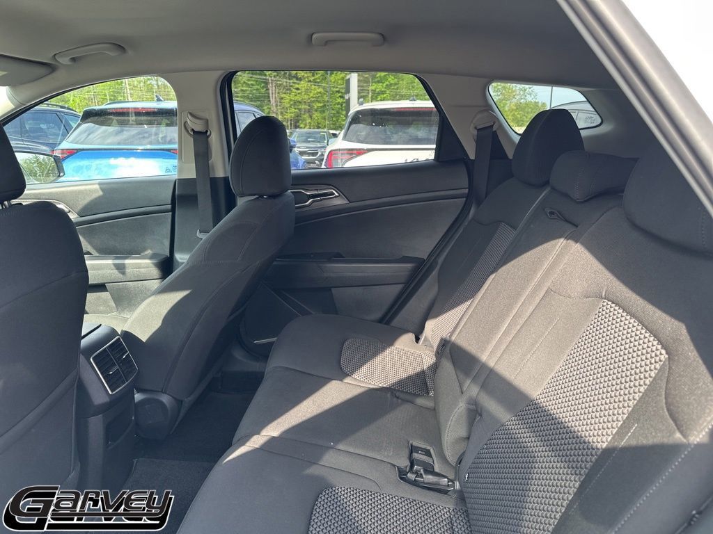 2023 Kia Sportage LX - Photo 10