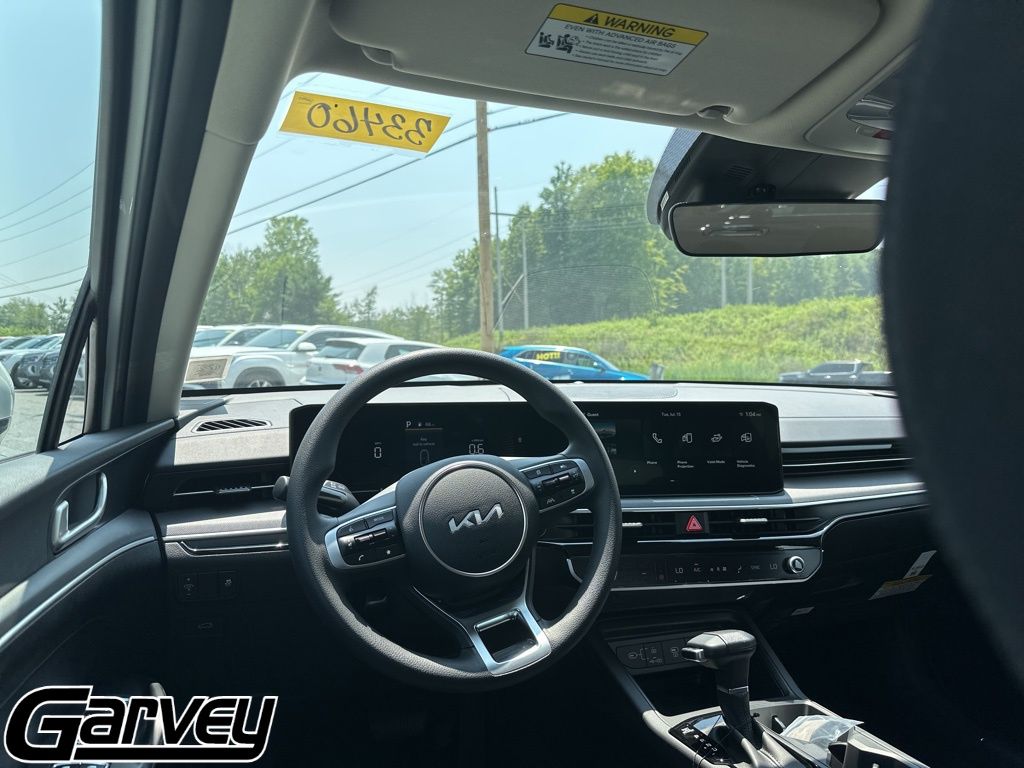 2025 Kia K5 LXS - Photo 10