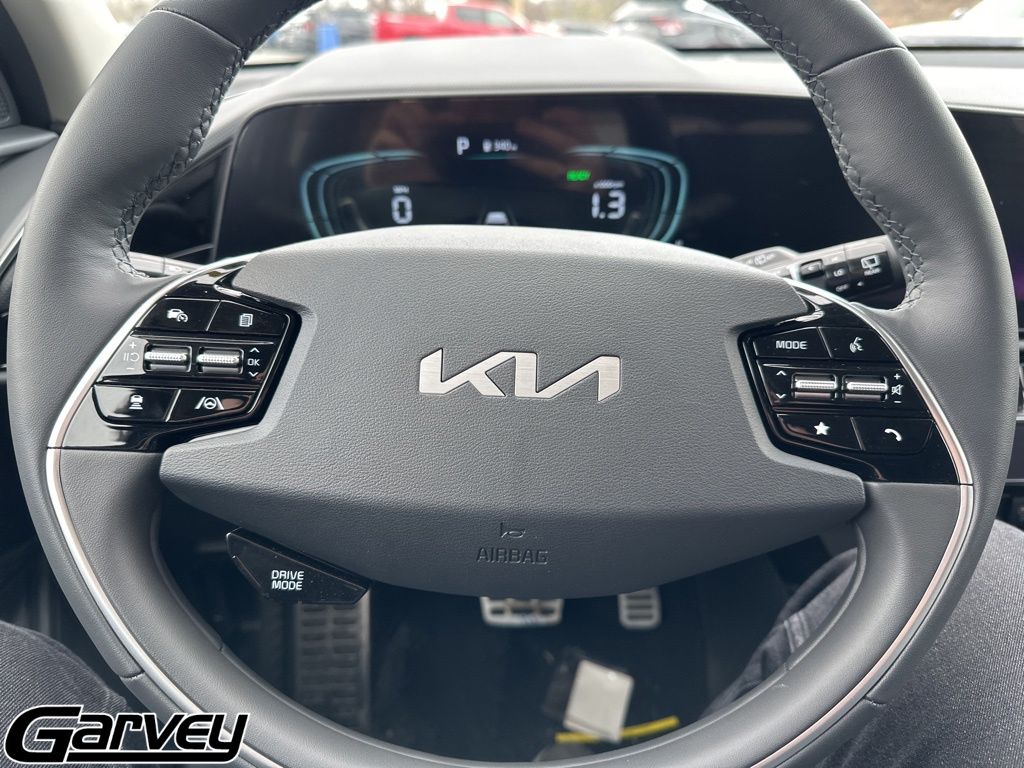 2025 Kia Niro SX Touring - Photo 15