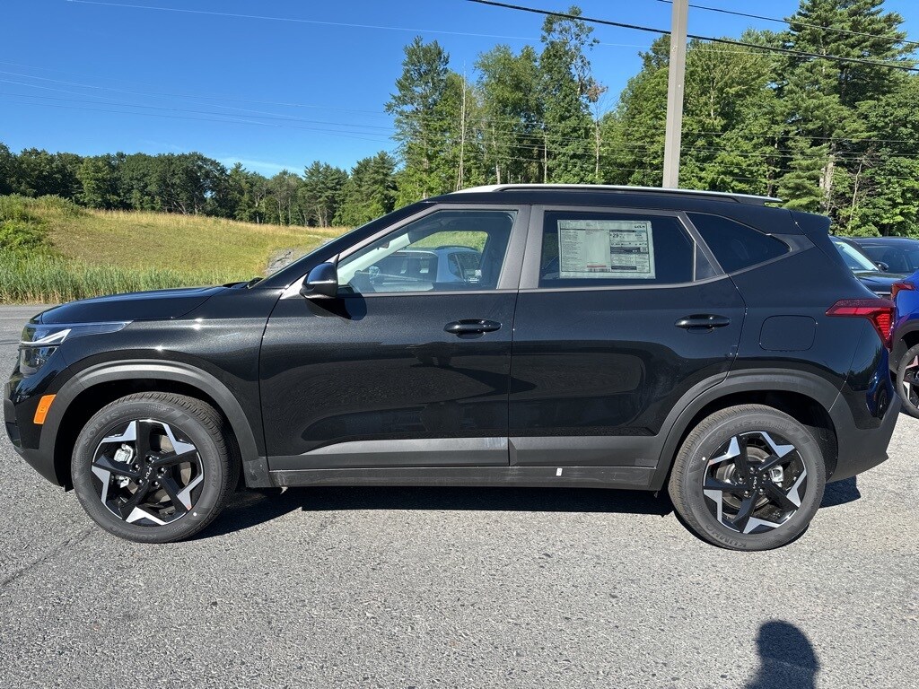 2025 Kia Seltos S photo 3