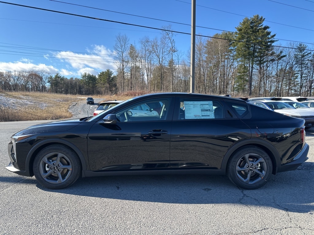New 2025 Kia K4 LXS Sedan