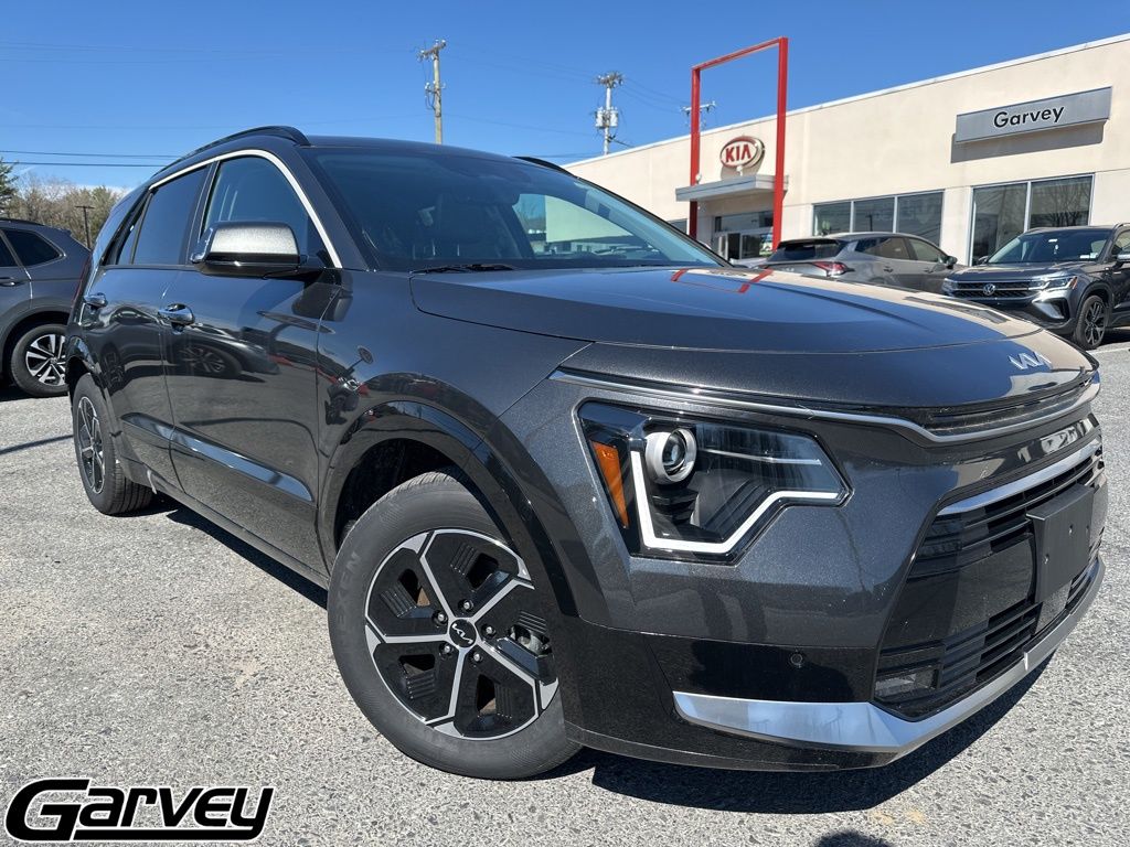 2025 Kia Niro SX HEV's photo