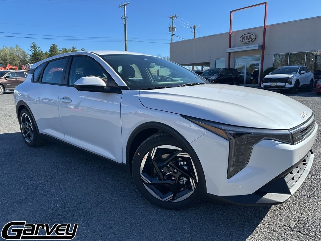 2026 Kia K4 EX AT Hatchback's photo