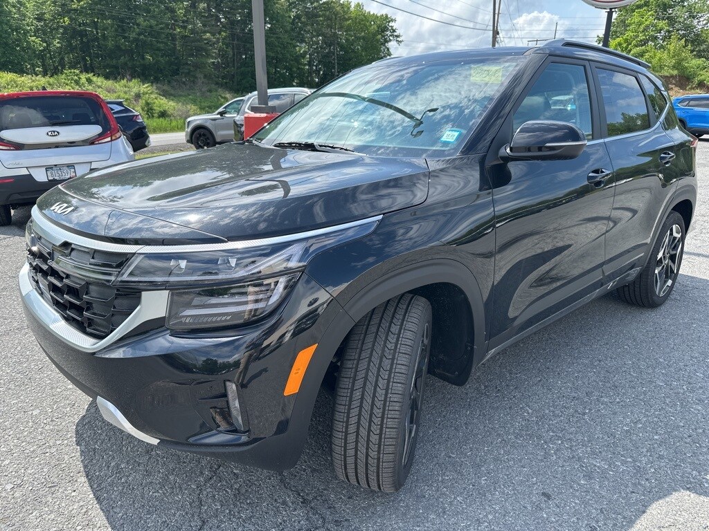 2025 Kia Seltos SX photo 3