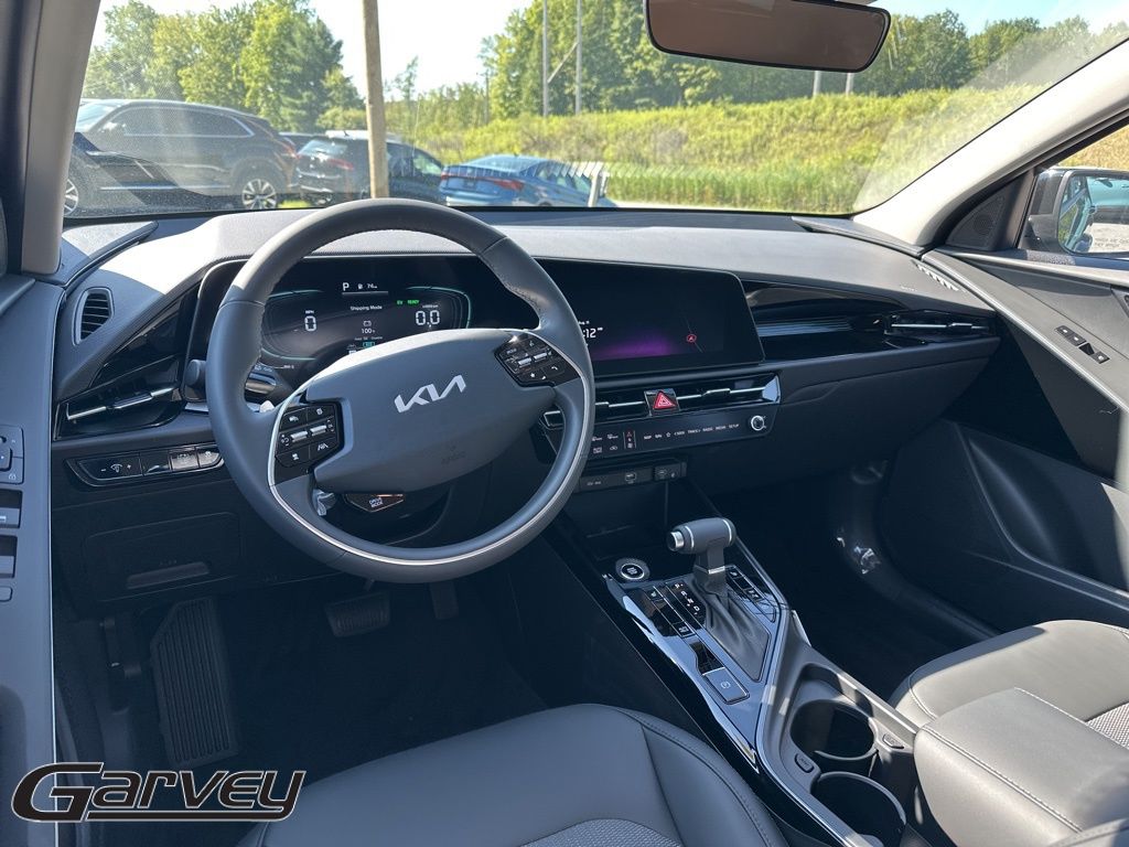 2025 Kia Niro EX - Photo 11