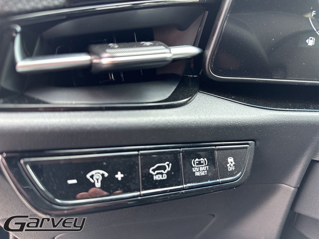 2025 Kia Niro SX Touring - Photo 14