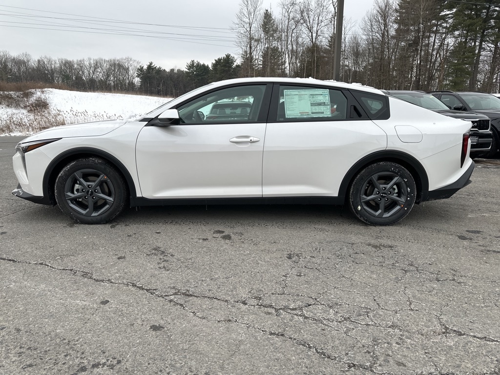 New 2025 Kia K4 LXS Sedan