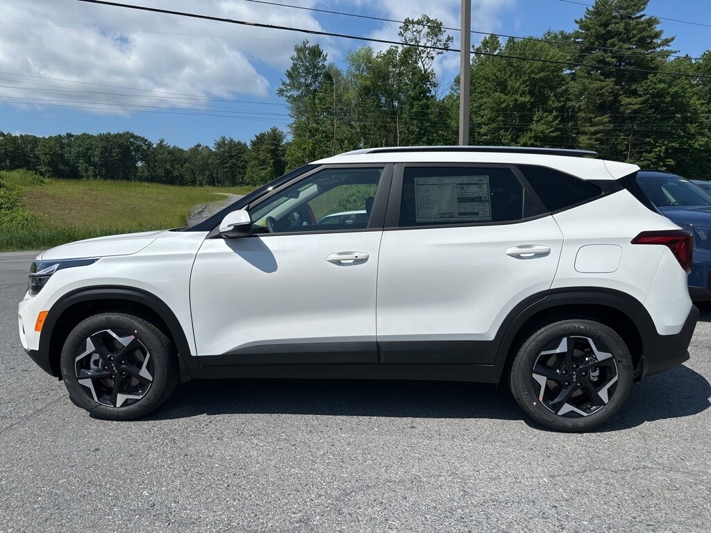 2025 Kia Seltos S photo 2