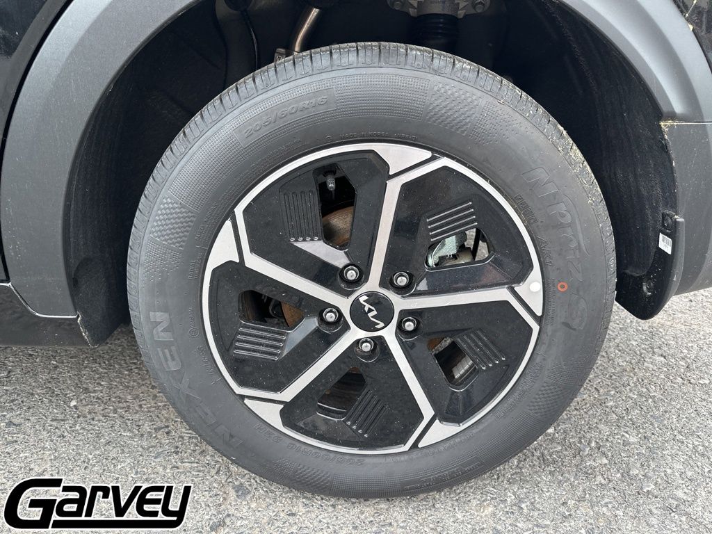 2025 Kia Niro EX - Photo 21