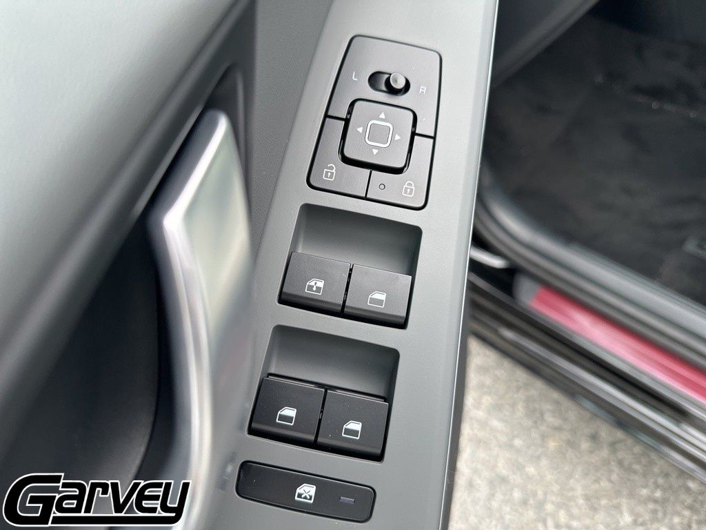 2025 Kia Niro EX - Photo 17