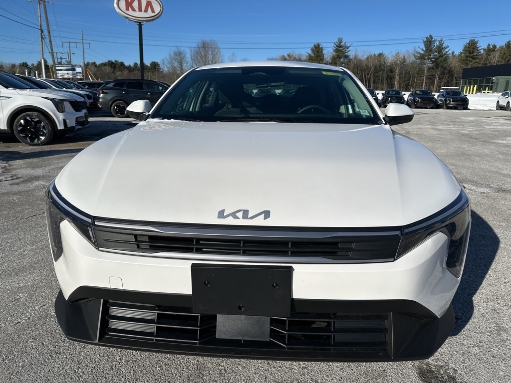 New 2025 Kia K4 LX Sedan