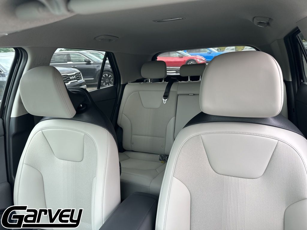 2025 Kia Niro EX - Photo 19