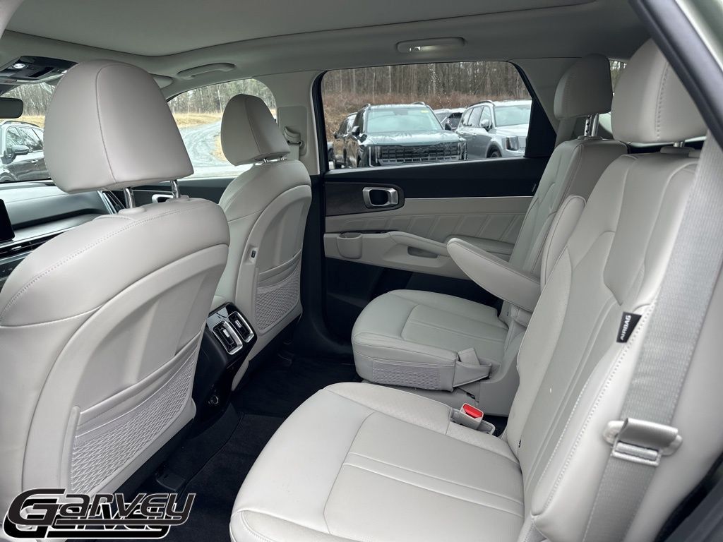 2025 Kia Sorento X-Line SX - Photo 9