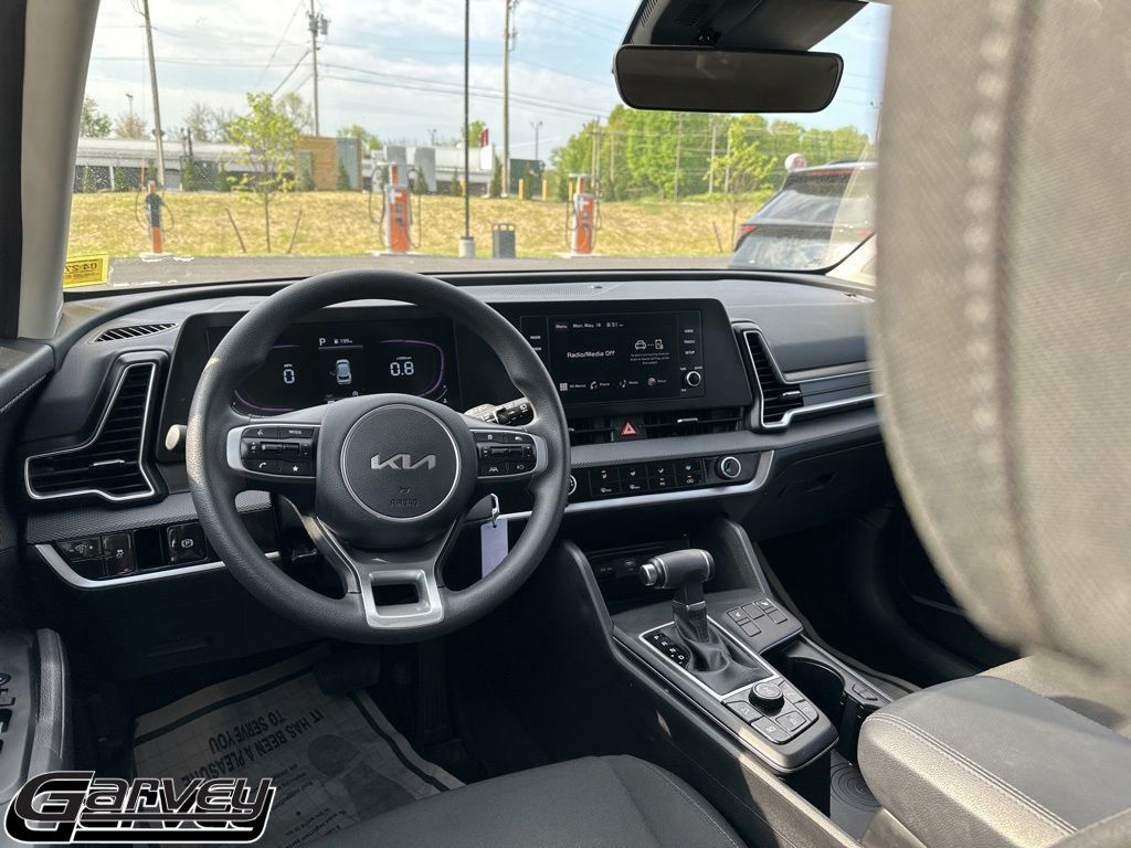2023 Kia Sportage LX - Photo 11