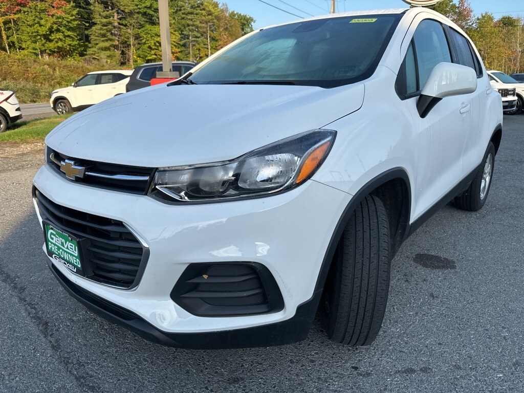 2022 Chevrolet Trax LS photo 3
