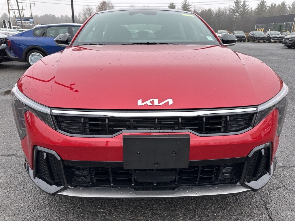 2025 Kia K4 GT-Line photo 2