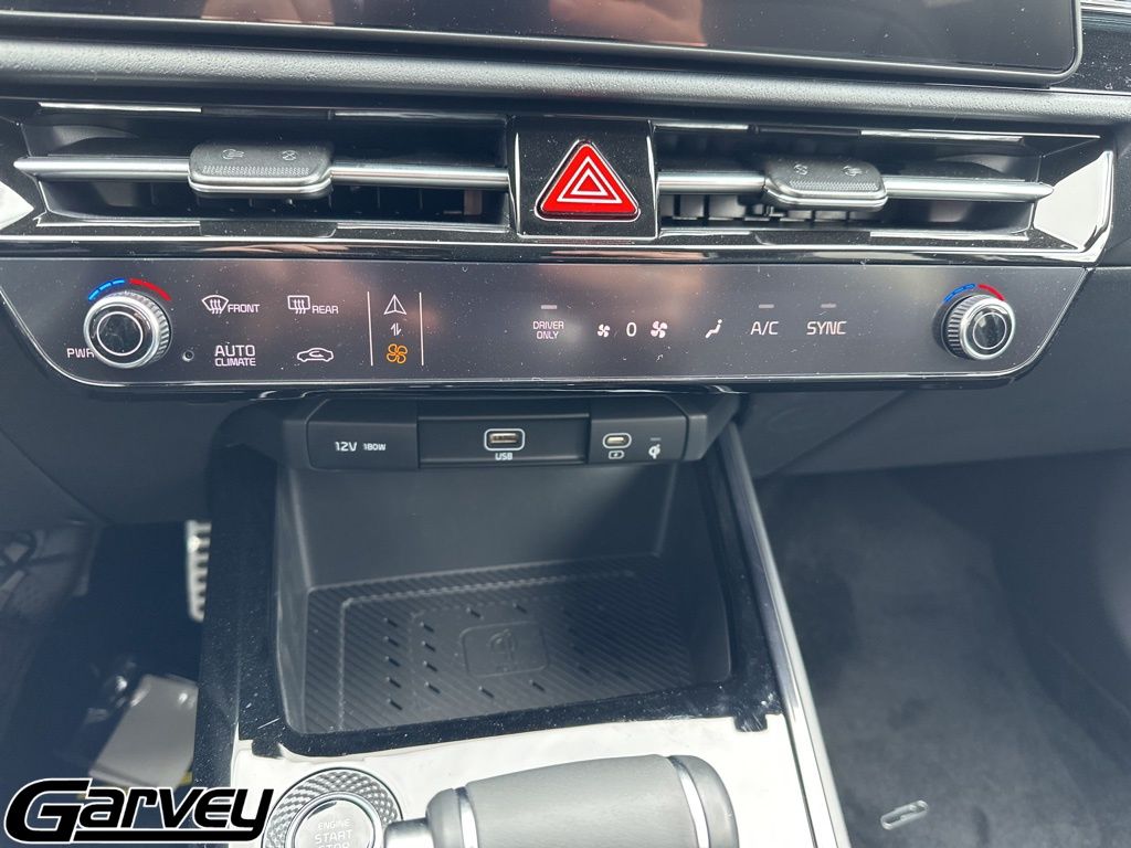2025 Kia Niro SX Touring - Photo 18