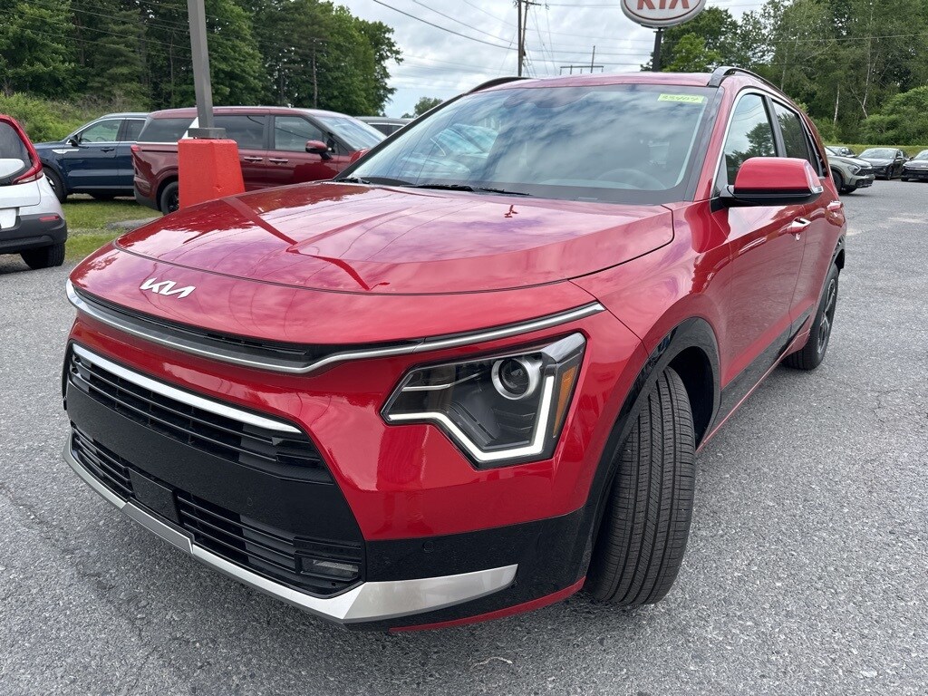 2025 Kia Niro SX photo 2