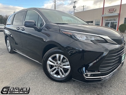 2024 Toyota Sienna XLE 7 Passenger Van Passenger Van