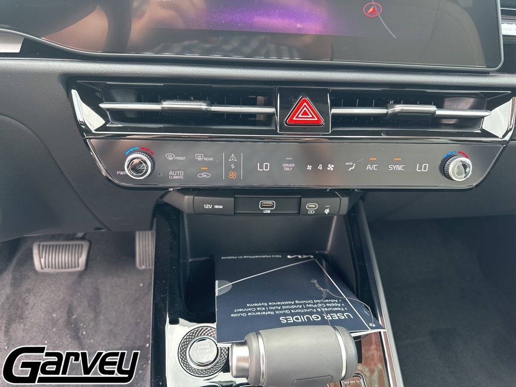 2025 Kia Niro EX - Photo 13