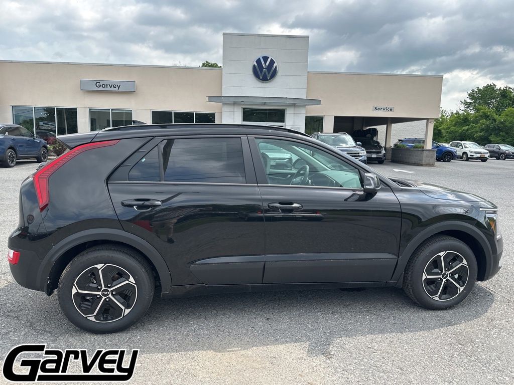 2025 Kia Niro EX - Photo 8