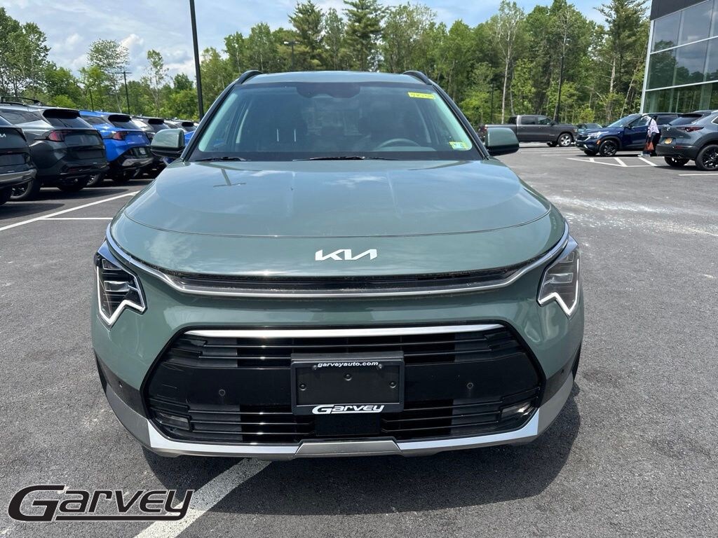 New 2025 Kia Niro SX Touring SUV