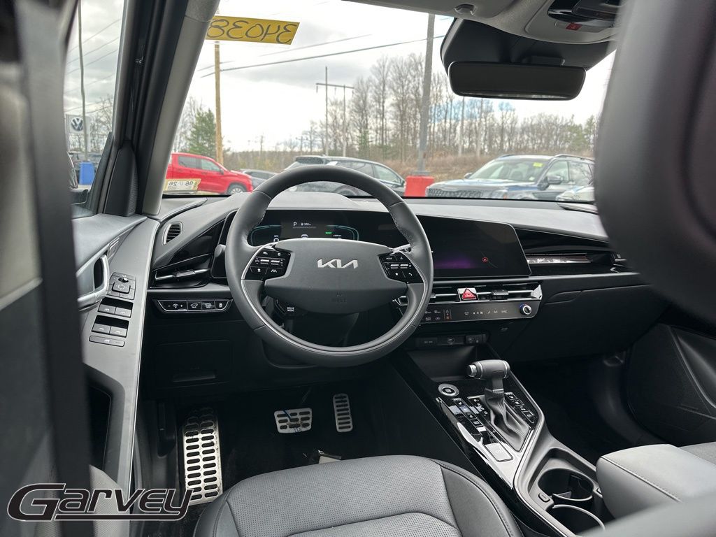 2025 Kia Niro SX Touring - Photo 11