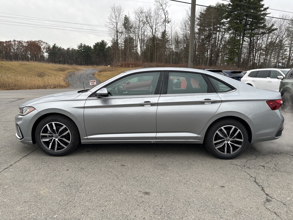 New 2025 Volkswagen Jetta 1.5T SE Sedan