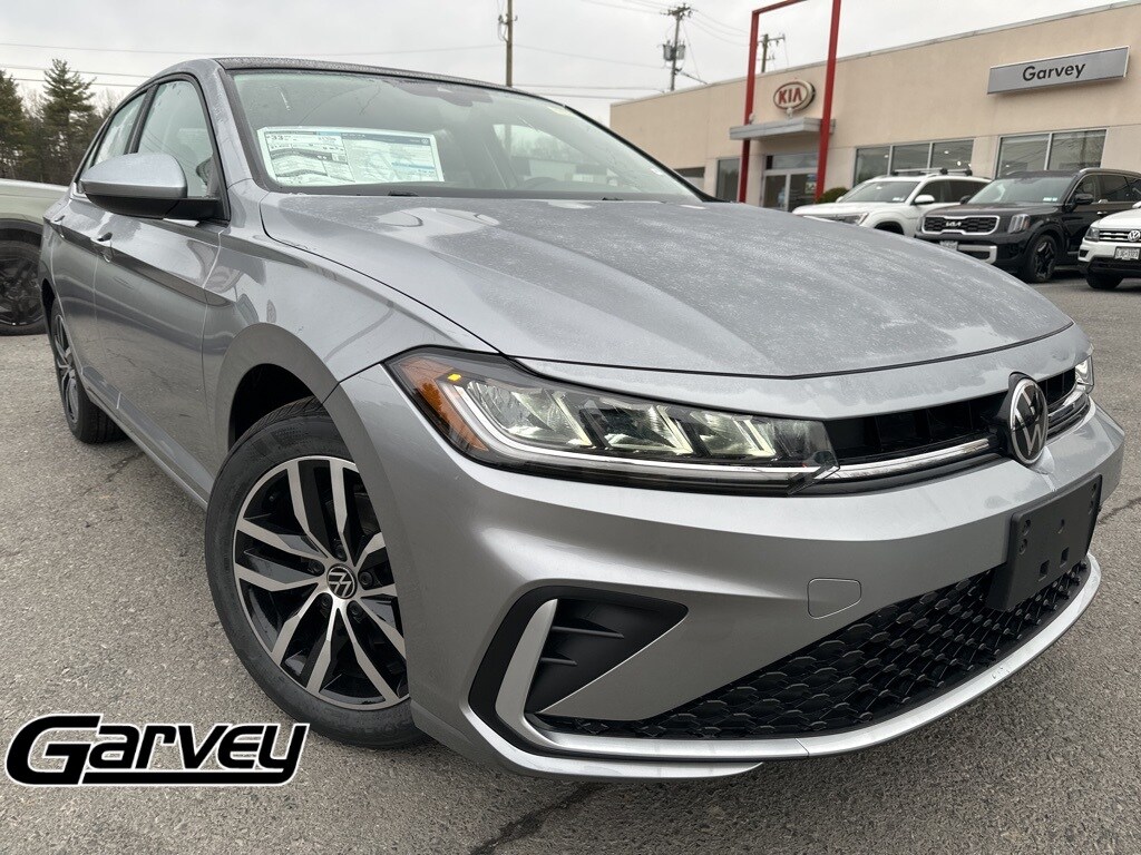 New 2025 Volkswagen Jetta 1.5T SE Sedan