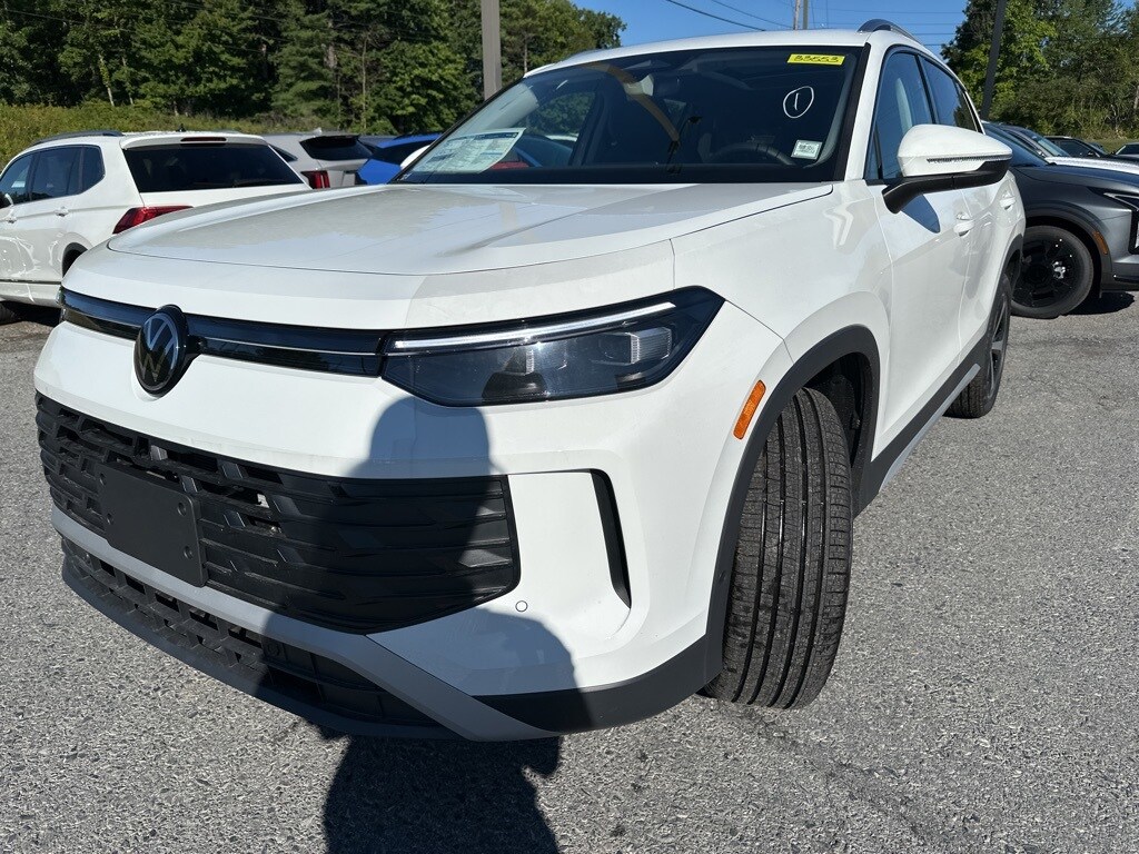 New 2025 Volkswagen Tiguan 2.0T SE SUV