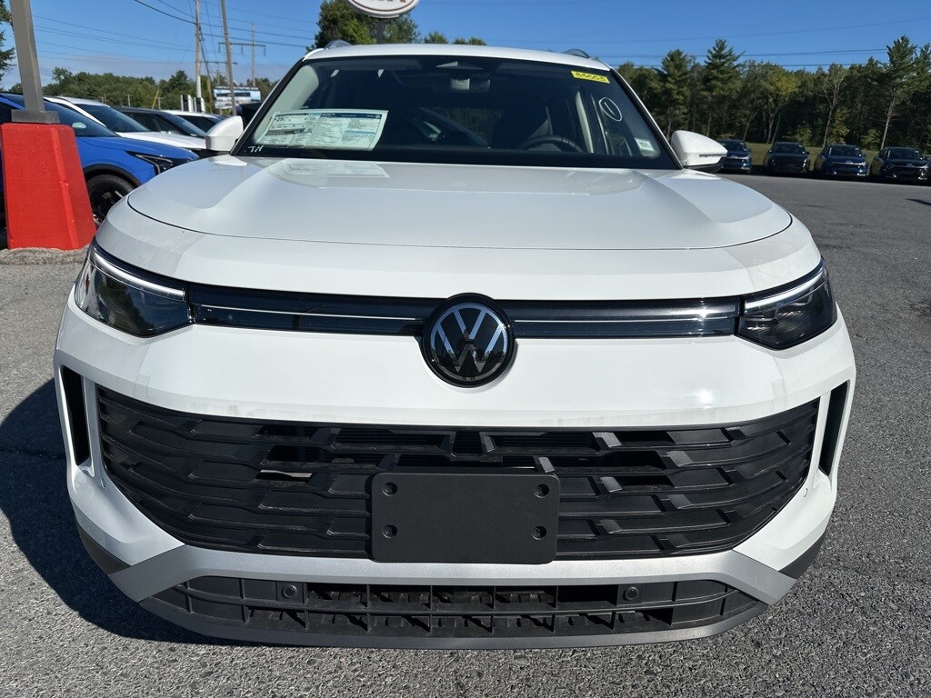 New 2025 Volkswagen Tiguan 2.0T SE SUV